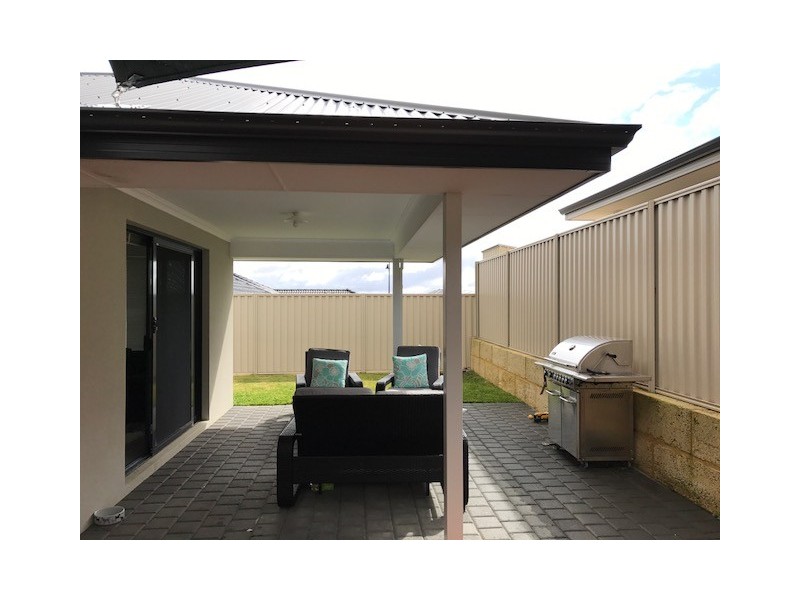 27 Damperia Green, Sinagra WA 6065