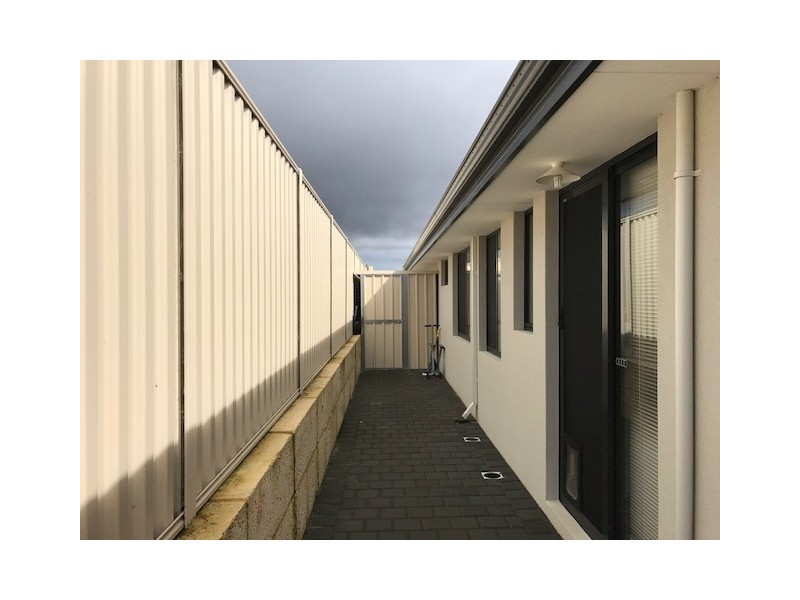 27 Damperia Green, Sinagra WA 6065