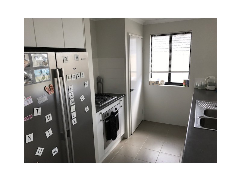 27 Damperia Green, Sinagra WA 6065