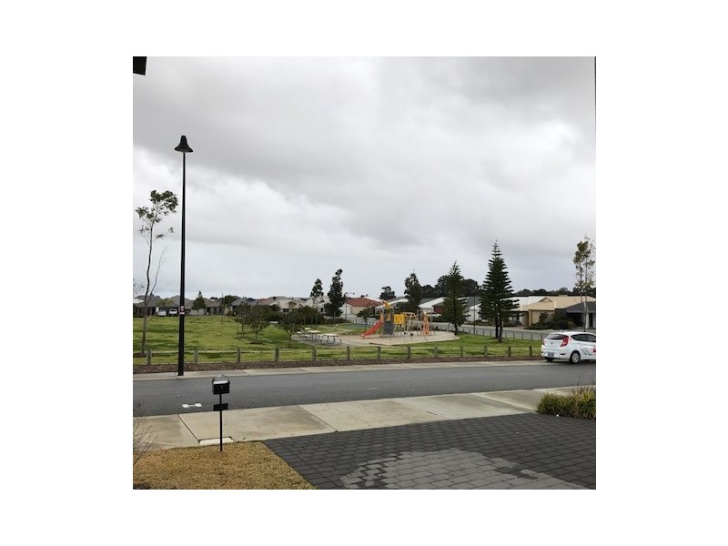 27 Damperia Green, Sinagra WA 6065