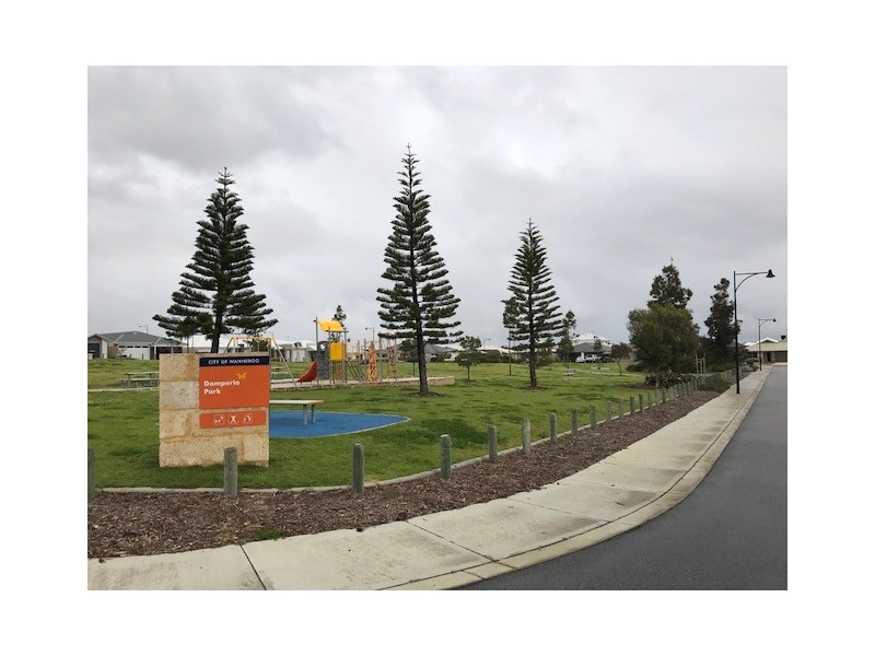 27 Damperia Green, Sinagra WA 6065