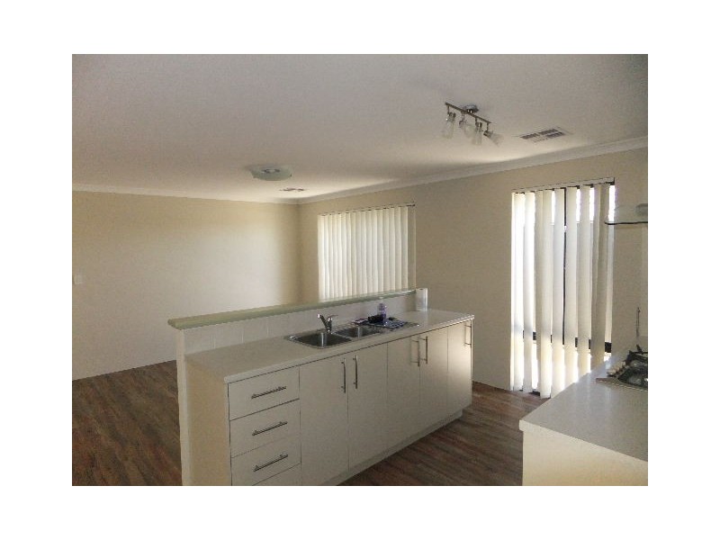 4 Pod Link, Banksia Grove WA 6031