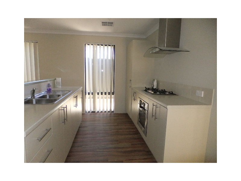 4 Pod Link, Banksia Grove WA 6031