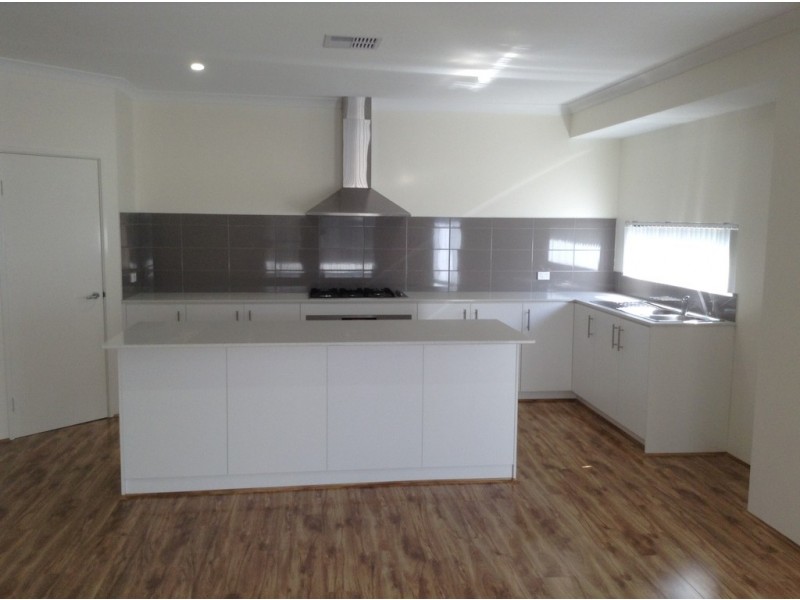 30 Windermere Blvd, Aveley WA 6069