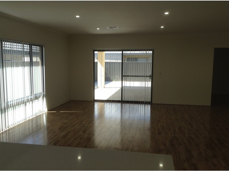 30 Windermere Blvd, Aveley WA 6069