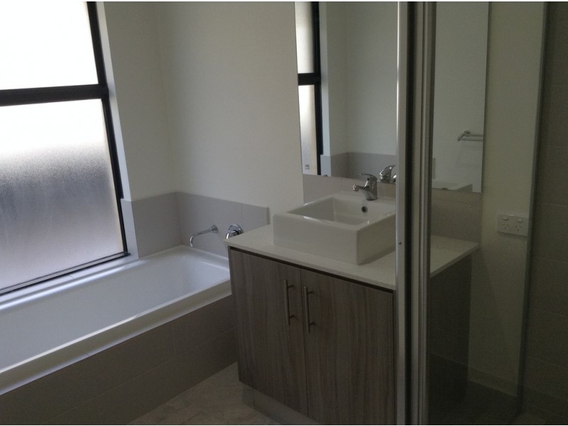 30 Windermere Blvd, Aveley WA 6069