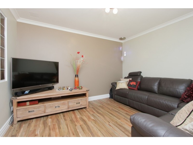 8 Ellenbrae Place, Marangaroo WA 6064