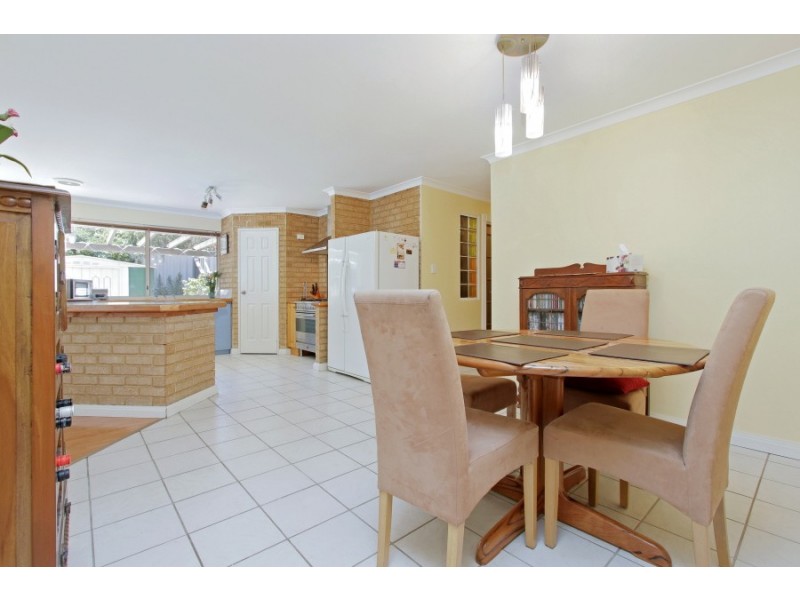 8 Ellenbrae Place, Marangaroo WA 6064