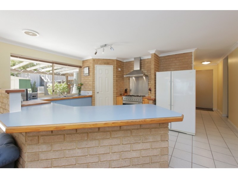 8 Ellenbrae Place, Marangaroo WA 6064