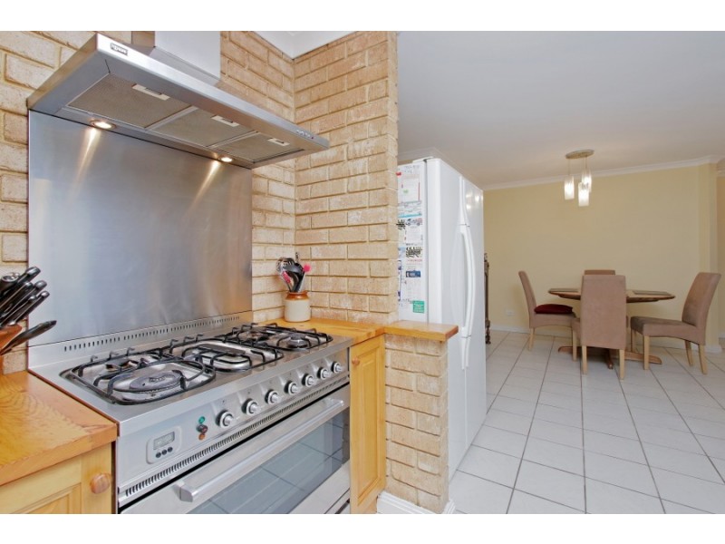 8 Ellenbrae Place, Marangaroo WA 6064