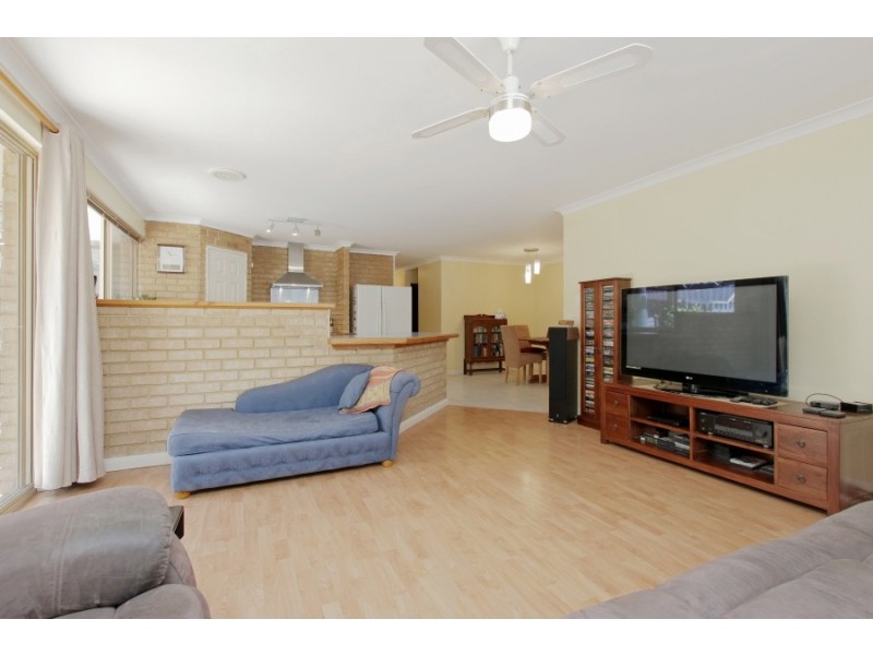 8 Ellenbrae Place, Marangaroo WA 6064