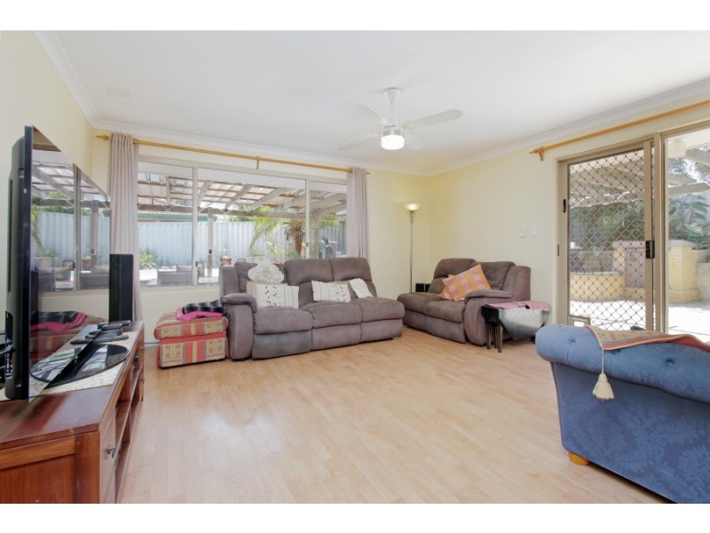 8 Ellenbrae Place, Marangaroo WA 6064