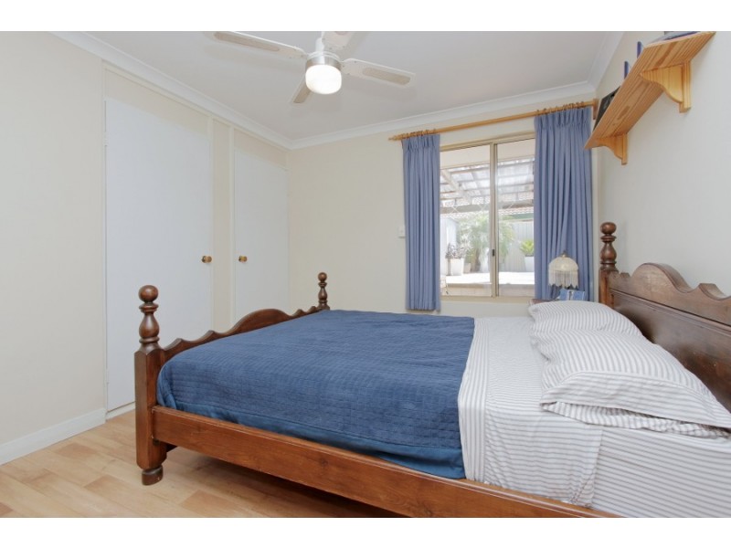 8 Ellenbrae Place, Marangaroo WA 6064