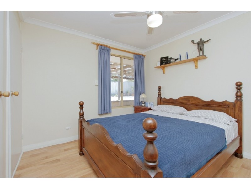 8 Ellenbrae Place, Marangaroo WA 6064