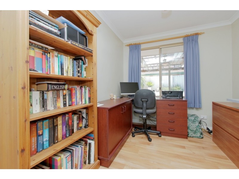 8 Ellenbrae Place, Marangaroo WA 6064