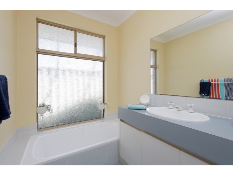 8 Ellenbrae Place, Marangaroo WA 6064