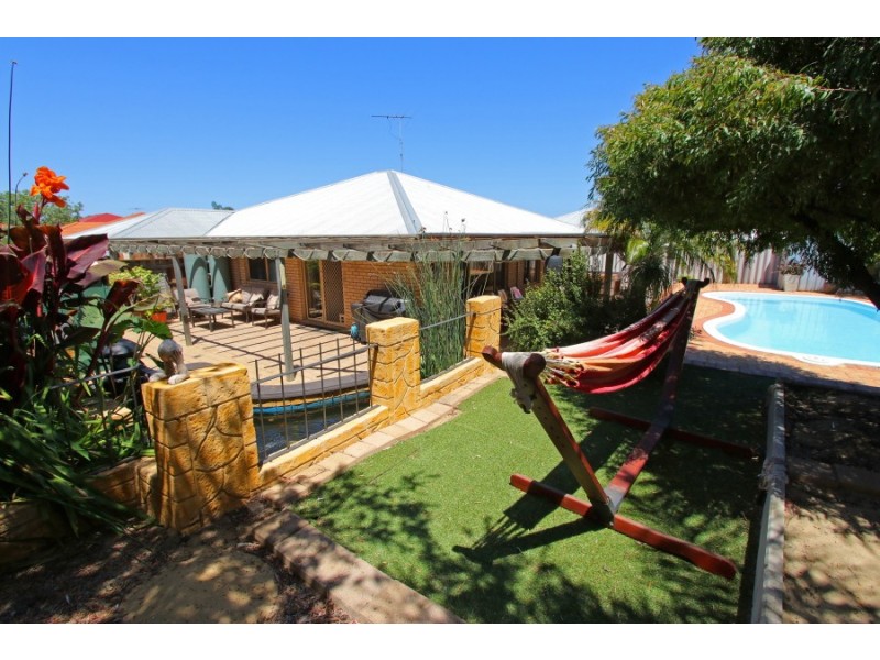 8 Ellenbrae Place, Marangaroo WA 6064