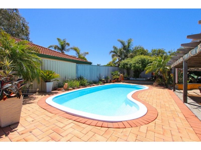 8 Ellenbrae Place, Marangaroo WA 6064