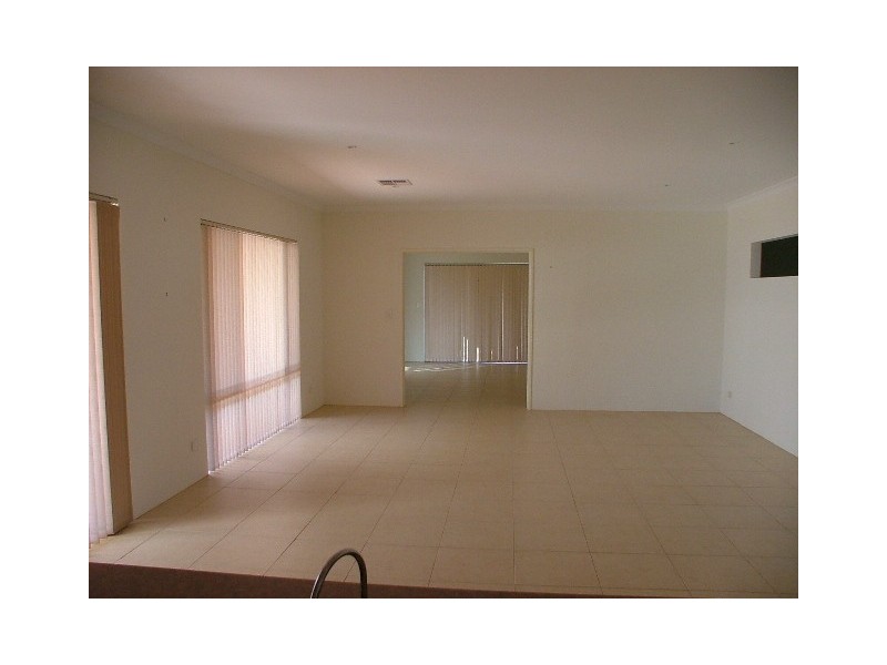 2 Castlebar Way, Darch WA 6065
