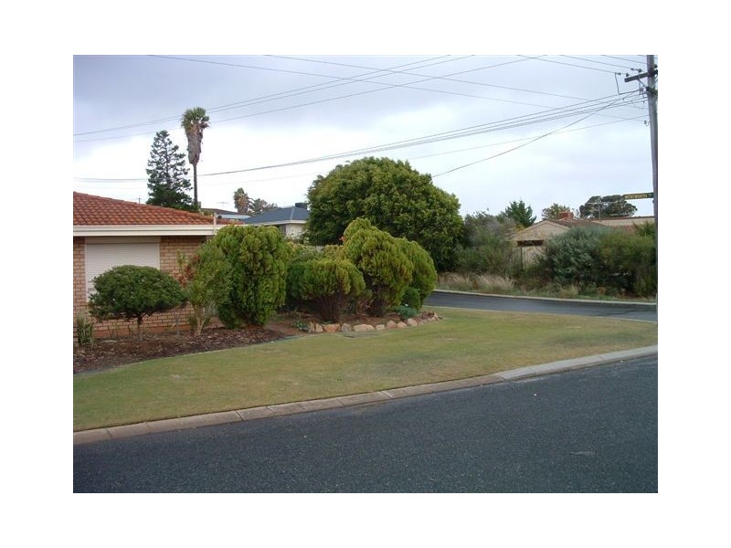 8 Macquarie Avenue, Padbury WA 6025