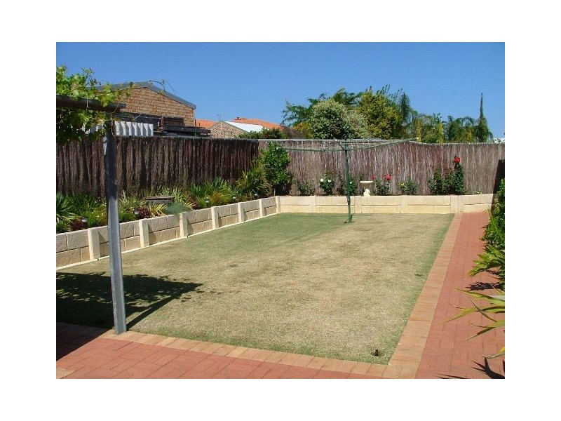 35 Cadoux Loop, Hocking WA 6065