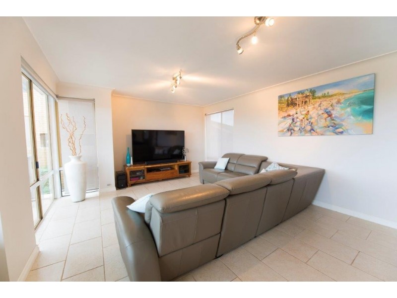 10 Rainbow View, Ocean Reef WA 6027