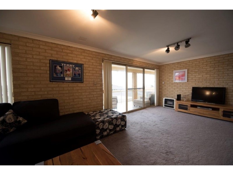 10 Rainbow View, Ocean Reef WA 6027