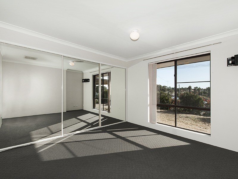 1 Harrier Way, Beldon WA 6027