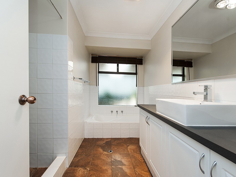 1 Harrier Way, Beldon WA 6027