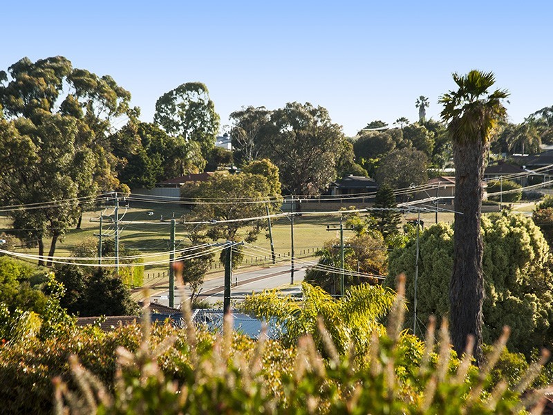 1 Harrier Way, Beldon WA 6027