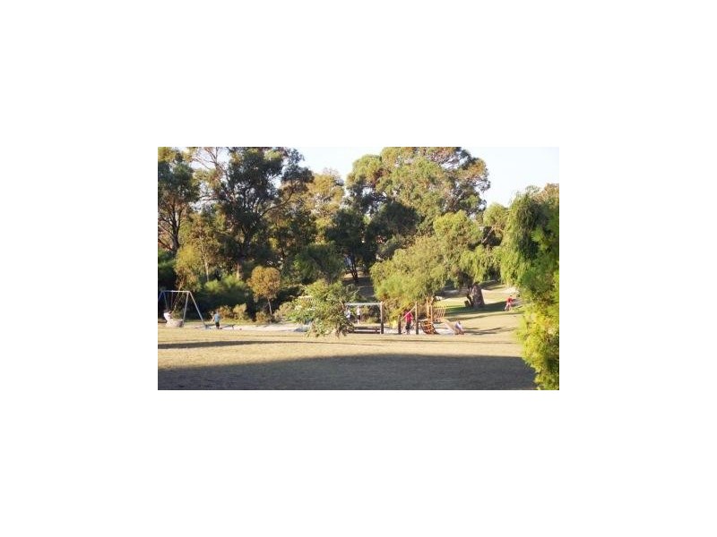 20 Berkshire Drive, Beldon WA 6027