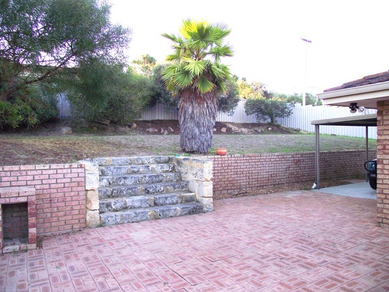 20 Berkshire Drive, Beldon WA 6027