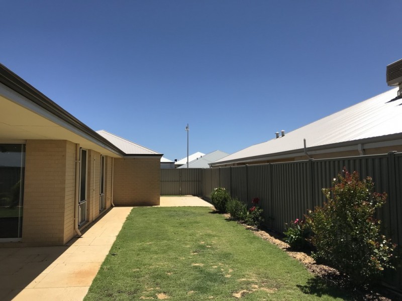 54 Farnham Pass, Alkimos WA 6038