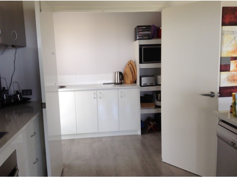 13 Clivia Heights, Sinagra WA 6065