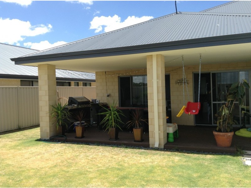 13 Clivia Heights, Sinagra WA 6065