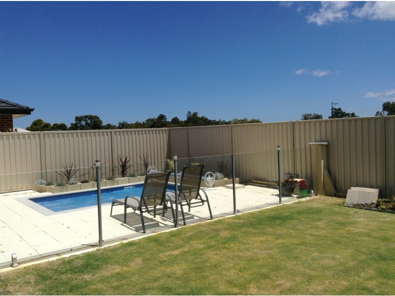 13 Clivia Heights, Sinagra WA 6065