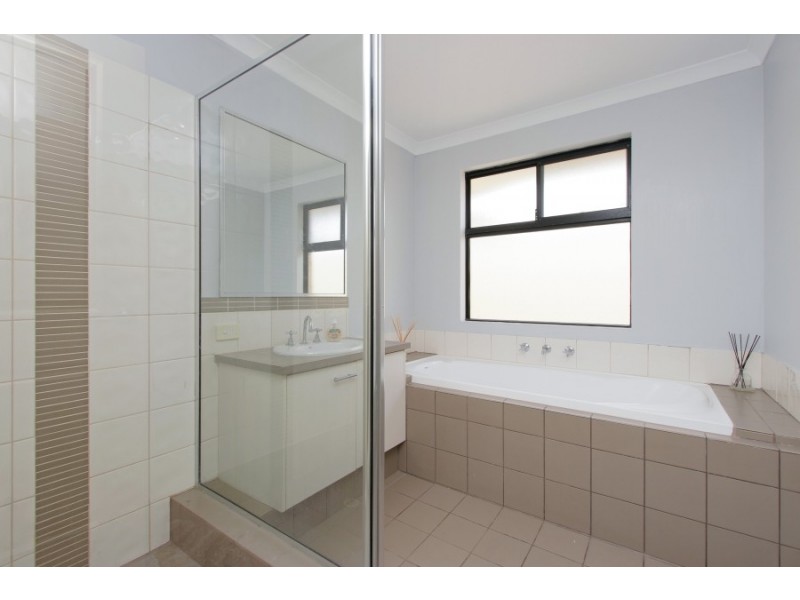 17 Hillsborough Parkway, Ridgewood WA 6030