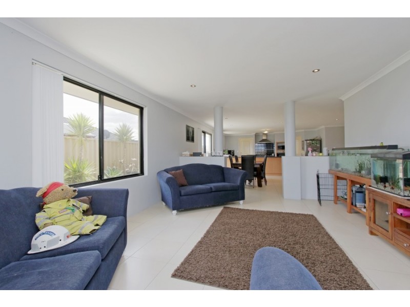 17 Hillsborough Parkway, Ridgewood WA 6030