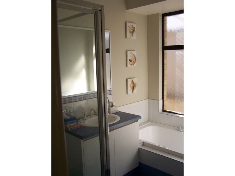 6 Woodbine Loop, Tapping WA 6065