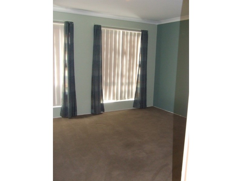 6 Woodbine Loop, Tapping WA 6065