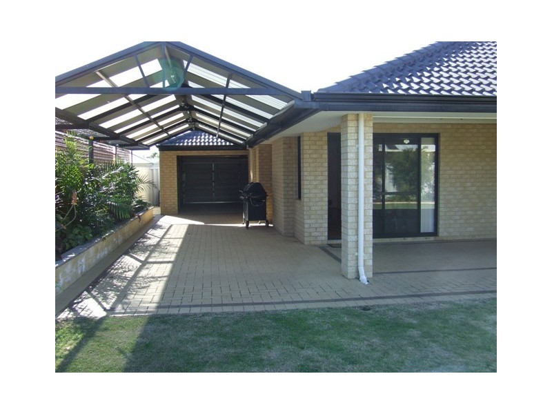 6 Woodbine Loop, Tapping WA 6065