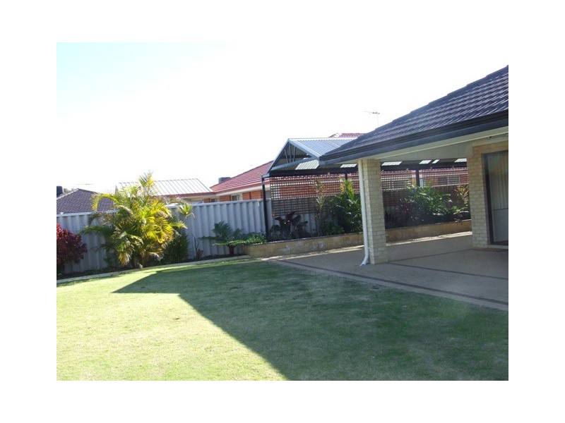 6 Woodbine Loop, Tapping WA 6065