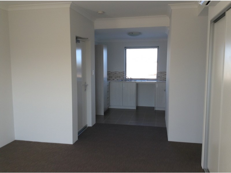 16/2 Royston Link, Butler WA 6036