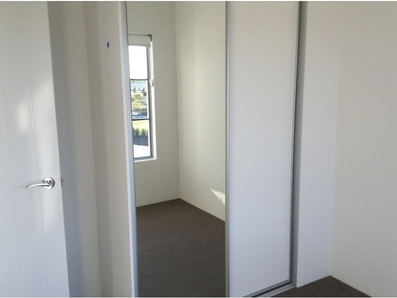 16/2 Royston Link, Butler WA 6036