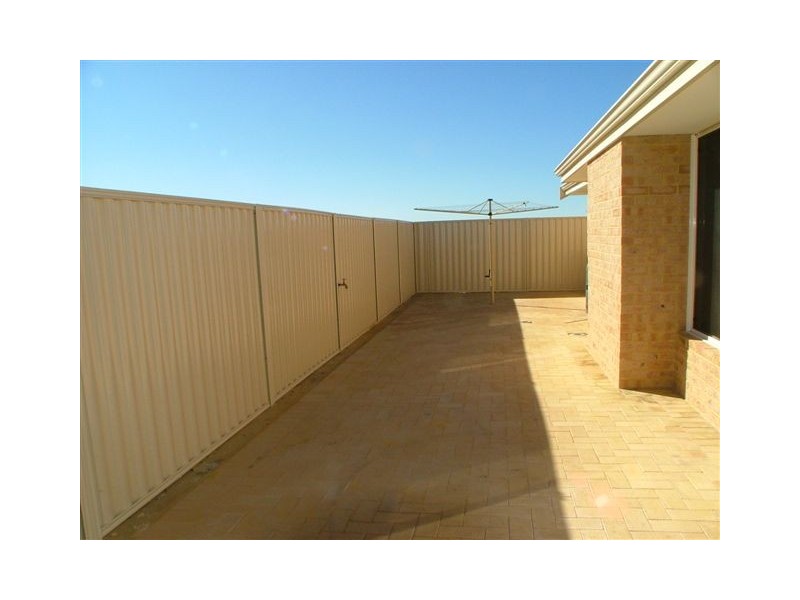 33A Wicklow Circle, Darch WA 6065