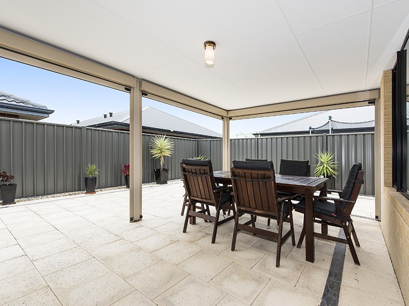 8 Dunk Street, Yanchep WA 6035
