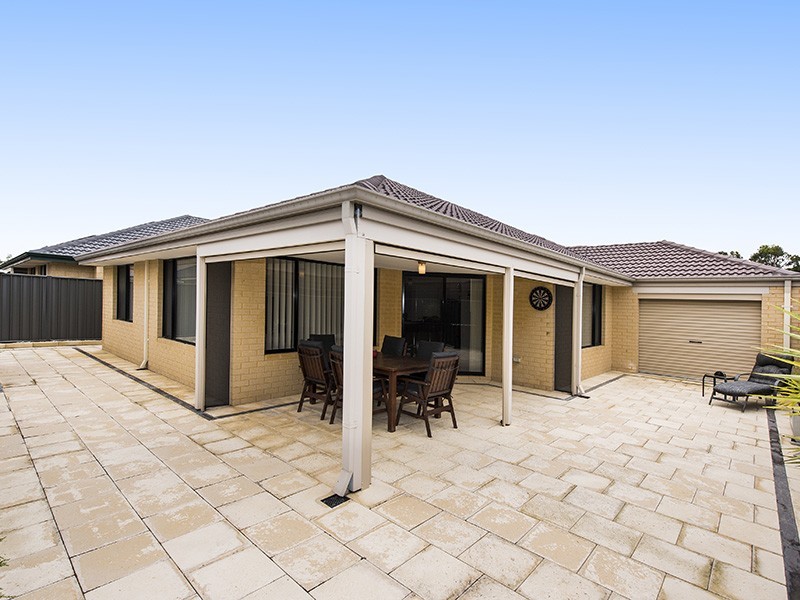 8 Dunk Street, Yanchep WA 6035