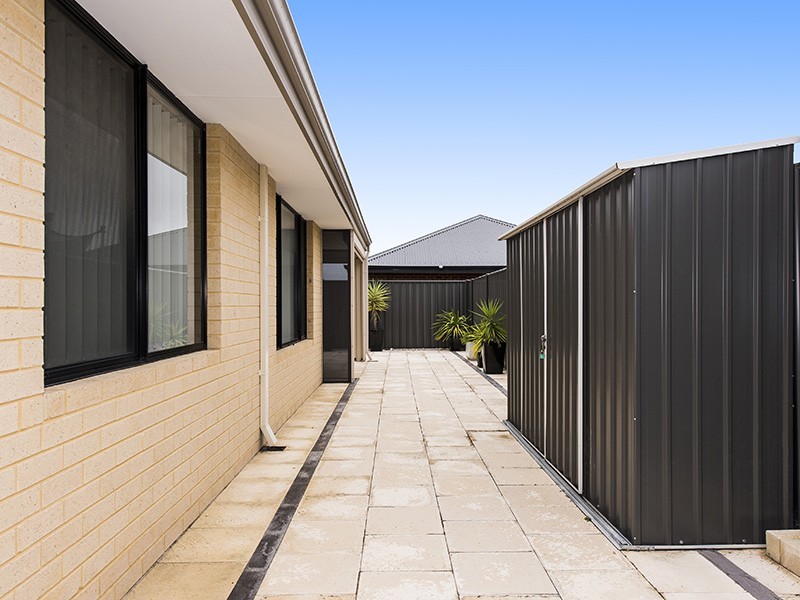 8 Dunk Street, Yanchep WA 6035