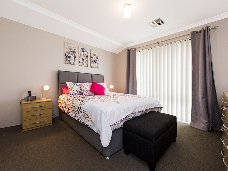 8 Dunk Street, Yanchep WA 6035