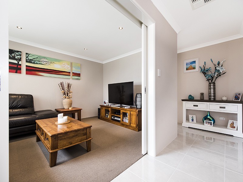 8 Dunk Street, Yanchep WA 6035